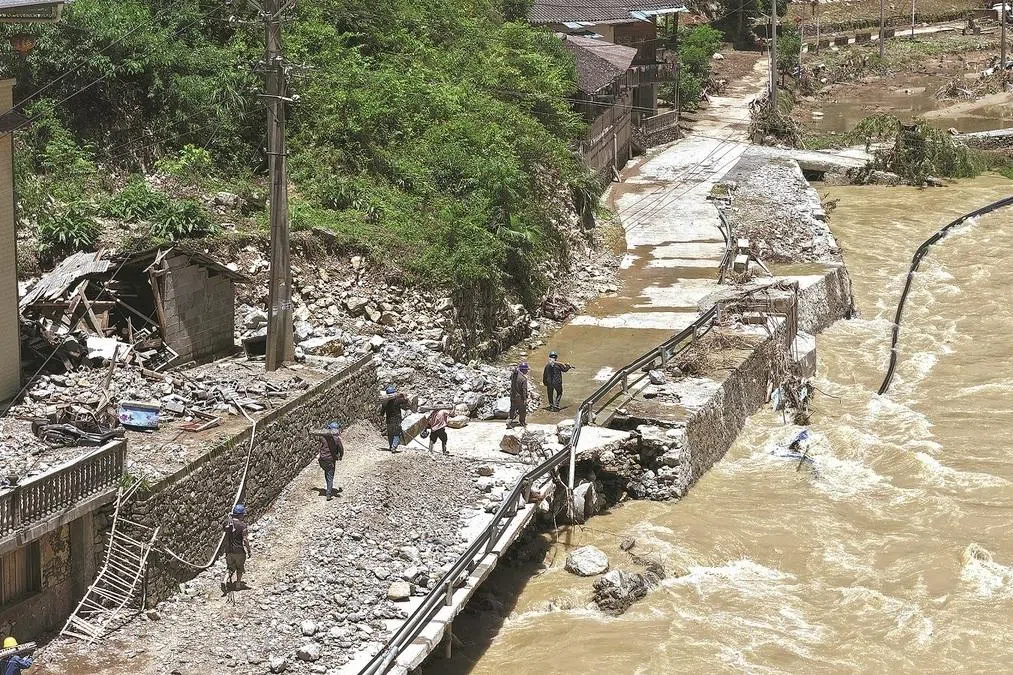 According to local authorities, the entire province is on alert to implement flood prevention measures, with more than 16,000 residents already evacuated from high-risk areas as of noon on May 21.