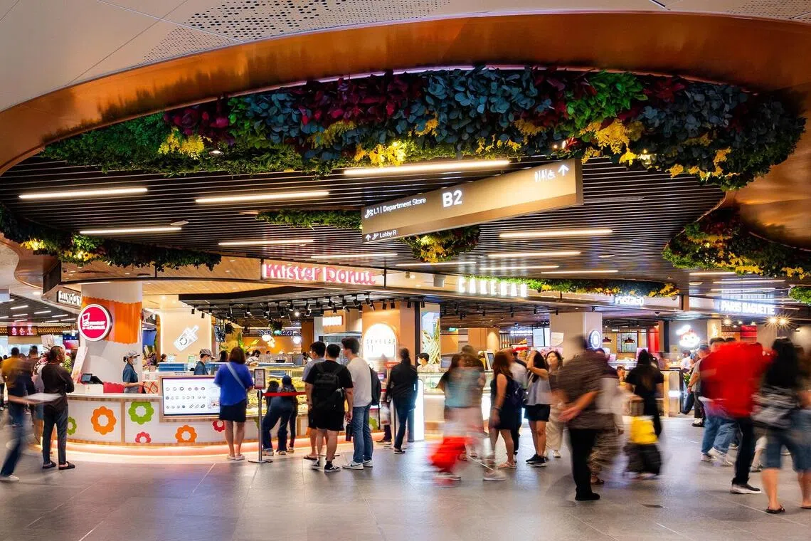 eqfoodcourt - Vivocity-B2ELaunch-42

Source and copyright: VivoCity 
Condition: Free
Float: SUNLIFE