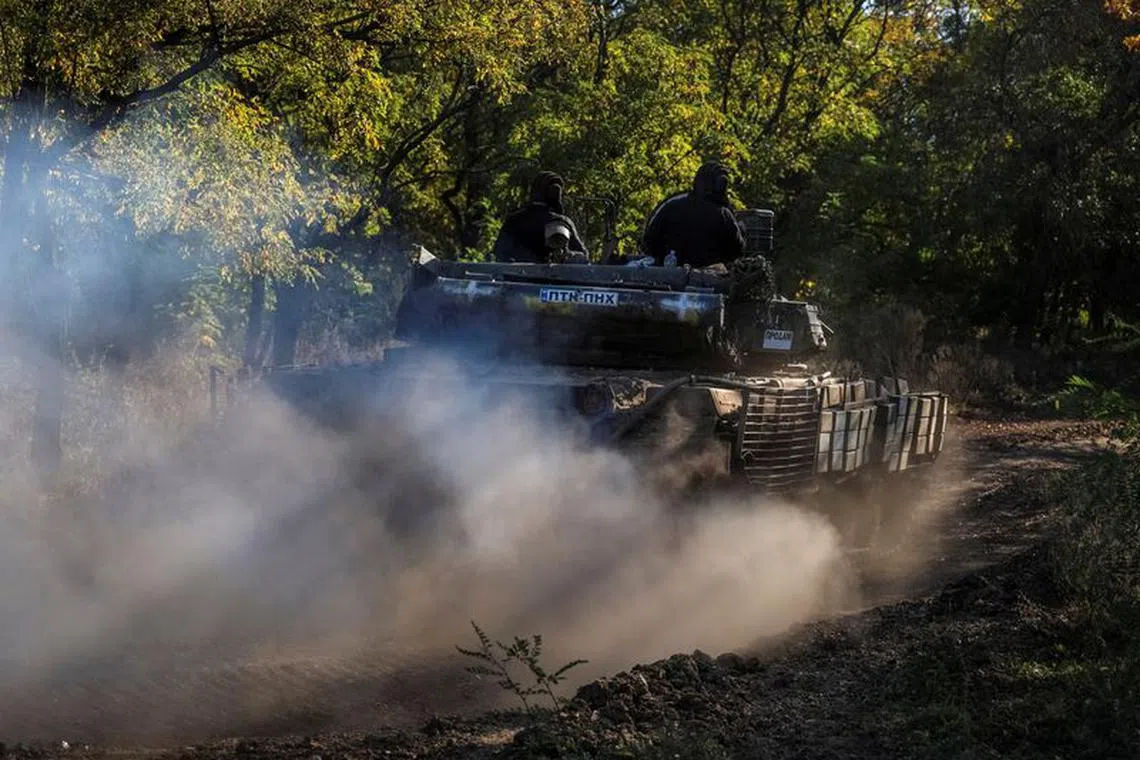 FILE PHOTO: Ukrainian servicemen ride a tank, amid Russia's attack on Ukraine, in Donetsk region, Ukraine September 28, 2023. REUTERS/Oleksandr Ratushniak/File Photo