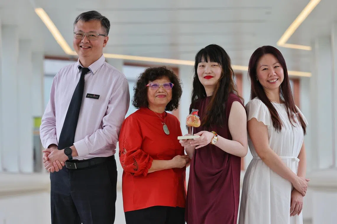 ST20240110_202468148922/jtpatient/Joyce Teo/Jason Quah

(L-R) Asst Prof Tan Teing Ee, Deputy CEO, Head and Senior Consultant, Department of Cardiothoracic Surgery, and Director, Heart Transplant and Mechanical Assist Device Programme, National Heart Centre Singapore; Ms Josie Liow, mother of patient; Ms Kong Xiang Hui, patient; Ms Jael Tay, Principal Clinical Coordinator, Mechanical Circulatory Support, Heart and Lung Transplant Unit, National Heart Centre Singapore, pose for a photo on Jan 10, 2024.