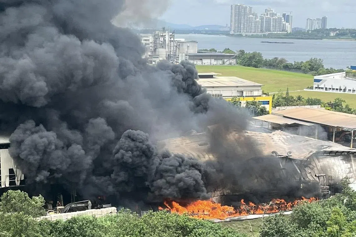 Fire breaks out in warehouse at 11 Kranji Crescent, firefighters ask people to stay clear of area. PHOTO: SYAFIX AMEER
