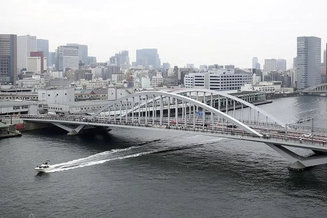 Six injured, including two police officers, after snow-related car collisions in Tokyo