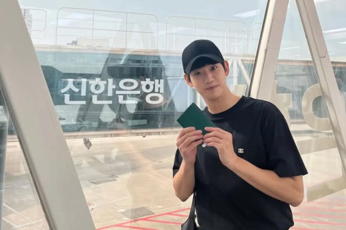 The promoter denied that South Korean actor Kim Soo-hyun had forcefully demanded a badminton court to be set up. 