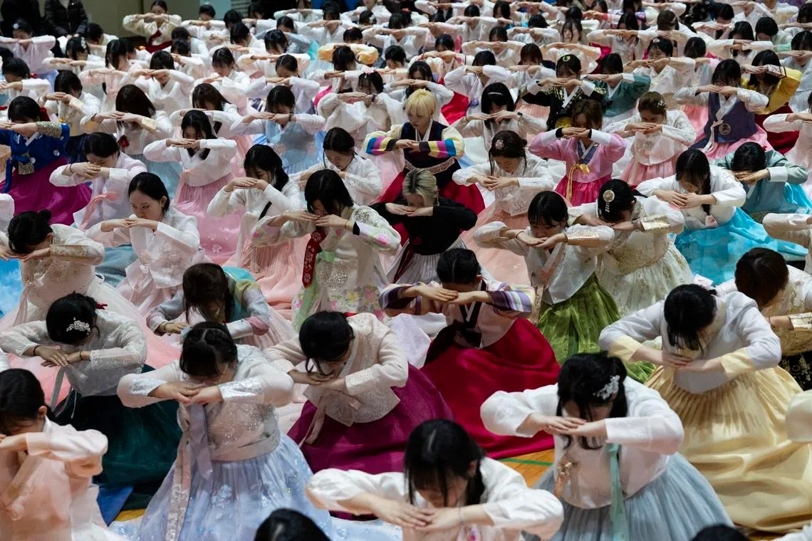 During the meeting, Mr Kim Hee-su urged authorities to legislate the issue of population decline in the area.