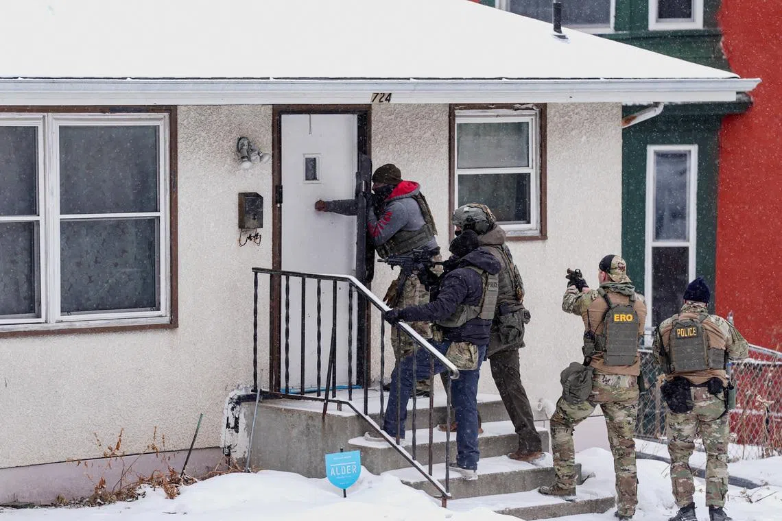 FILE PHOTO: ICE agents and other law enforcement officers conduct an immigration raid at a home in St. Paul, Minnesota, U.S., days after an ICE agent fatally shot Renee Nicole Good, January 18, 2026. REUTERS/Leah Millis/File Photo