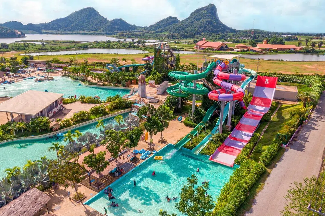Pattaya is a popular family destination with aquariums, zoos, water parks, beaches, golf courses, and botanic gardens.
