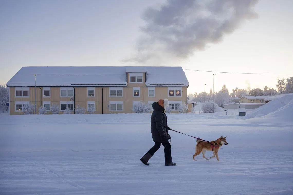 Snow and frost cover the village of Vittangi in Kiruna municipality in the north of Sweden, where temperatures dropped to -38,9 degrees Celsius during the morning on January 3, 2024. (Photo by Emma-Sofia Olsson / TT NEWS AGENCY / AFP) / Sweden OUT
