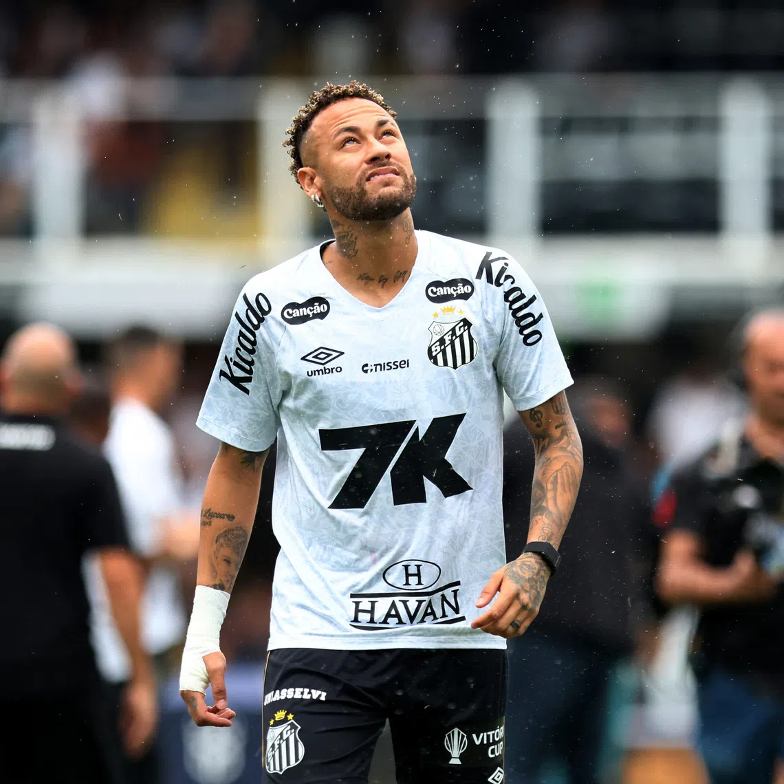 Soccer Football - Brasileiro Championship - Santos v Cruzeiro - Estadio Urbano Caldeira, Santos, Brazil - December 7, 2025 Santos' Neymar during the warm up before the match REUTERS/Thiago Bernardes