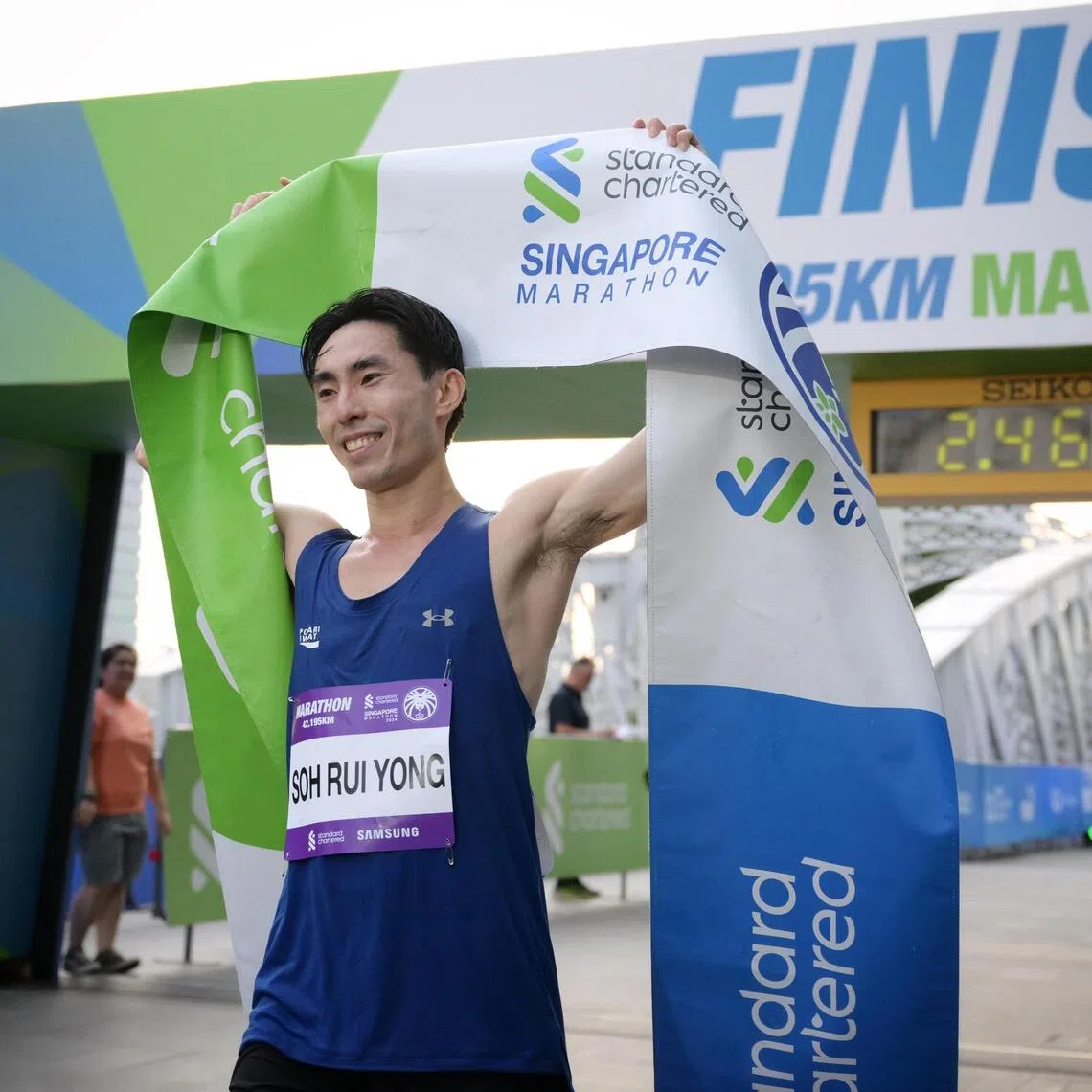 Singapore?s Soh Rui Yong winning the national championship men's marathon at  the Standard Chartered Singapore Marathon 2024 on Dec 1, 2024.