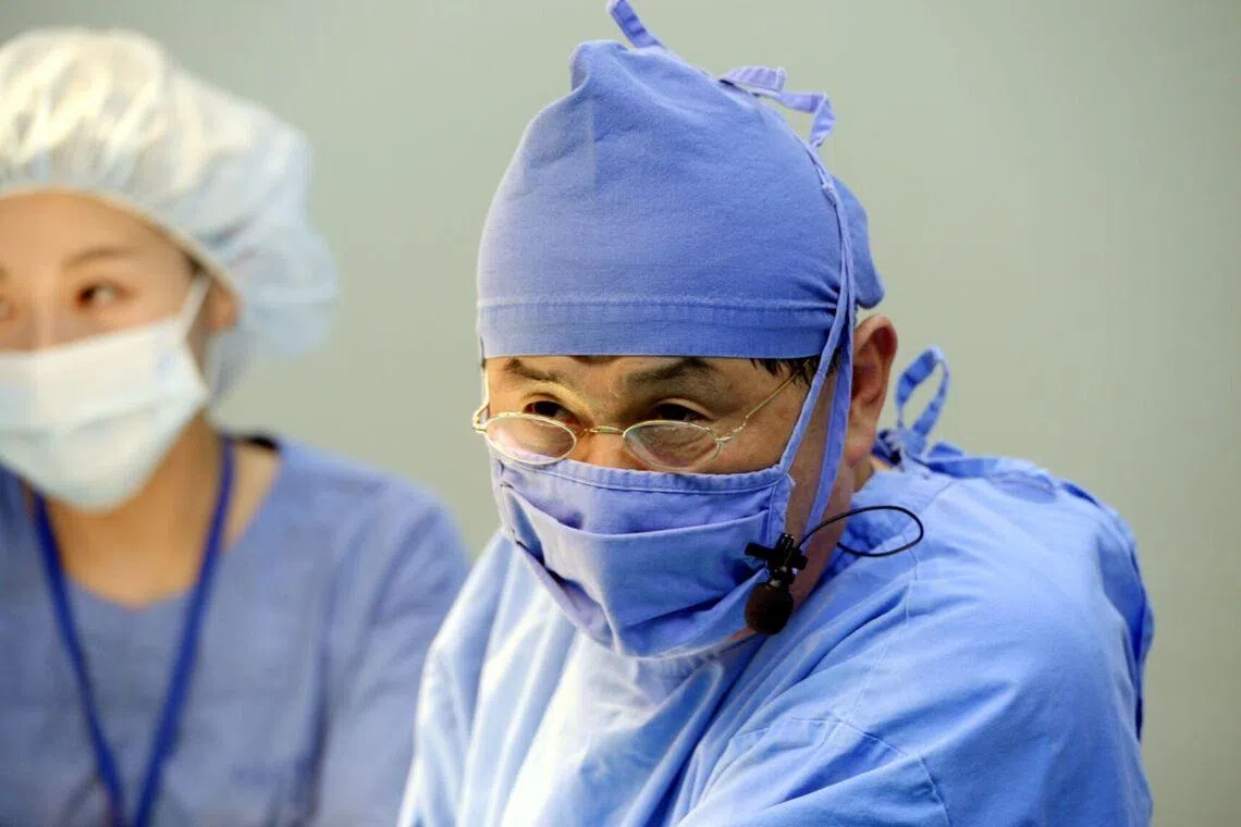 S.Korean scientist behind global stem cell scandal stripped of top honour after 22 years