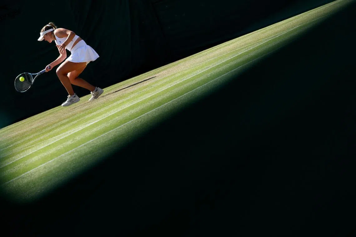 Tennis - Wimbledon - All England Lawn Tennis and Croquet Club, London, Britain - July 2, 2026
Sofia Kenin of the U.S. in action during her second round match against Amanda Anisimova of the U.S. REUTERS/Toby Melville     TPX IMAGES OF THE DAY