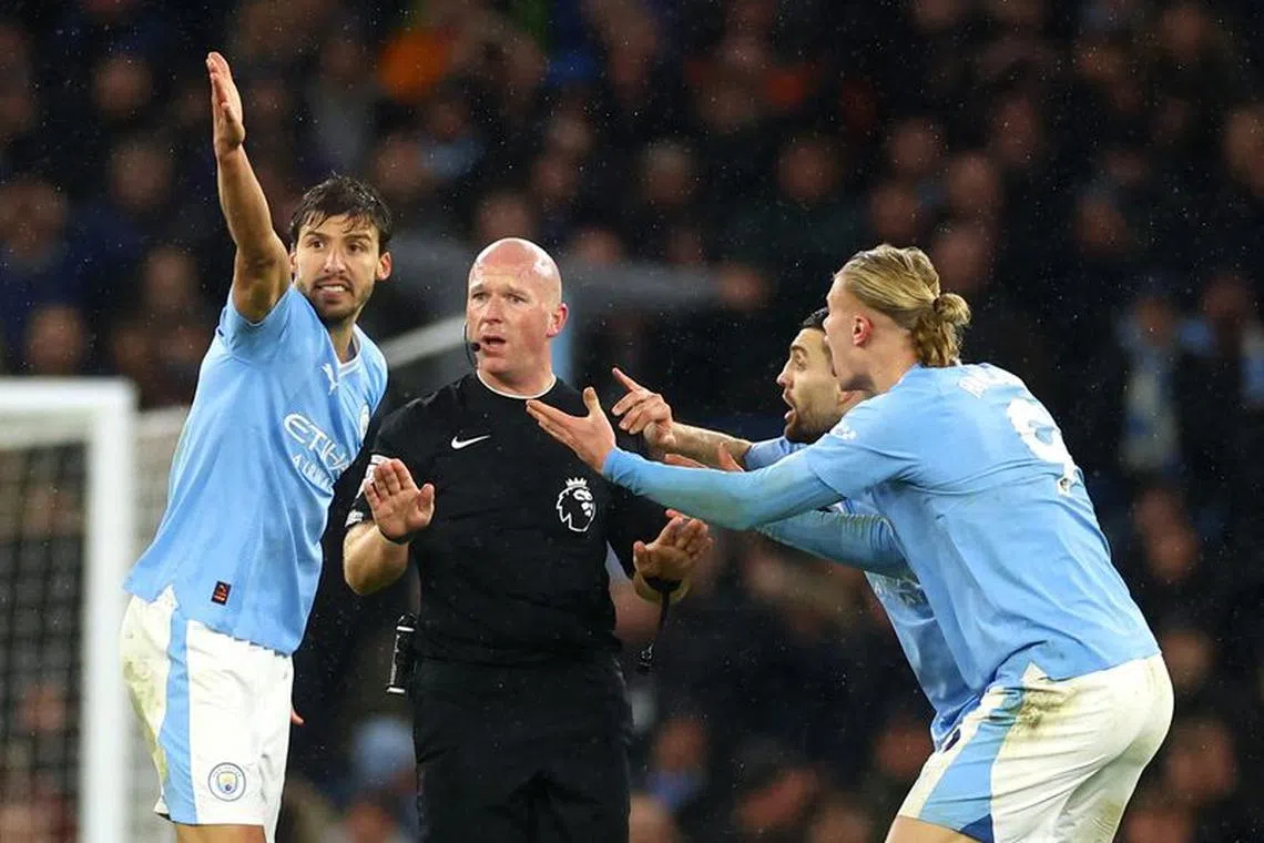Soccer Football - Premier League - Manchester City v Tottenham Hotspur - Etihad Stadium, Manchester, Britain - December 3, 2023 Manchester City's Erling Braut Haaland with teammates remonstrate with referee Simon Hooper REUTERS/Carl Recine/File Photo