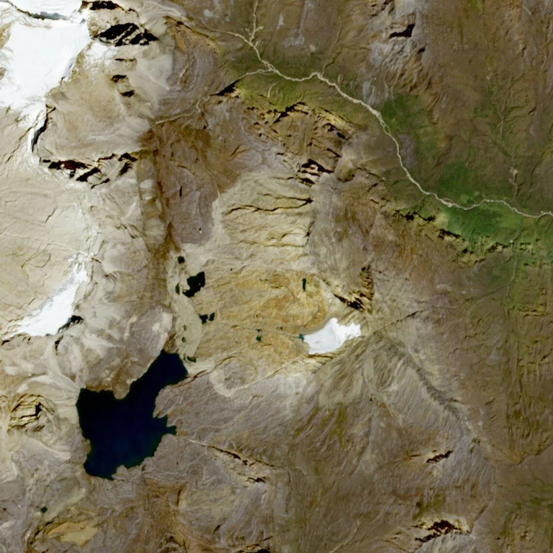 Satellite images show how the ice sheet covering the mountain gradually shrank from 2015 until it disappeared completely in March 2026.
