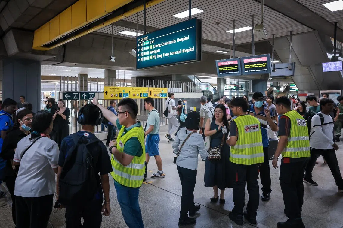 SMRT staff and volunteers assisting commuters to board free bridging service buses near Jurong East MRT Station, at 5.30pm on Sept 25, 2024.