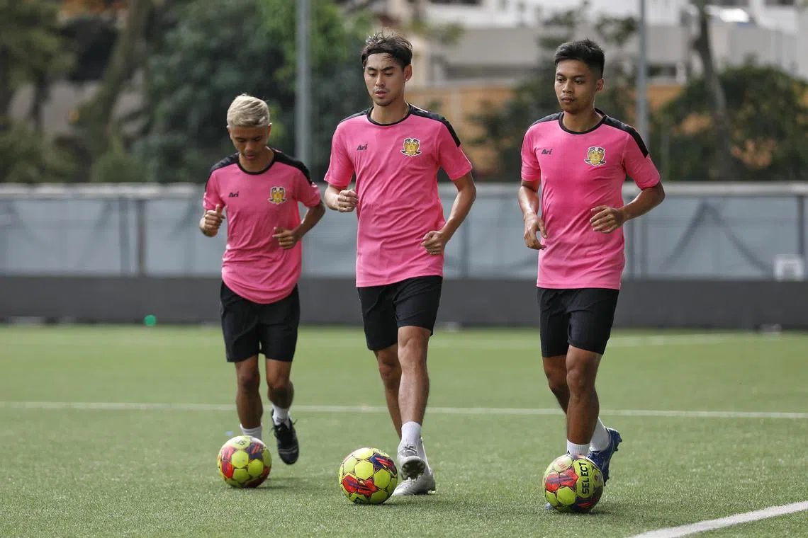 ST20230220_202389759276/Feline Lim/easoc23

Hougang United football player Gabriel Quak (centre) and teammates during training at Jalan Besar Stadium on February 20, 2023.