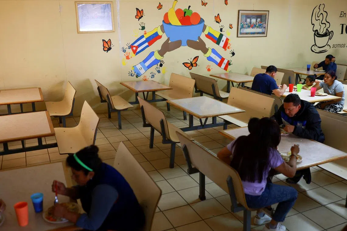 FILE PHOTO: Migrants eat at the Casa del Migrante shelter, currently housing 74 migrants. Although the shelter has capacity for more than 500 people, according to its administrators they have experienced lower numbers in recent weeks, in Ciudad Juarez, Mexico February 25, 2025. REUTERS/Jose Luis Gonzalez/File Photo