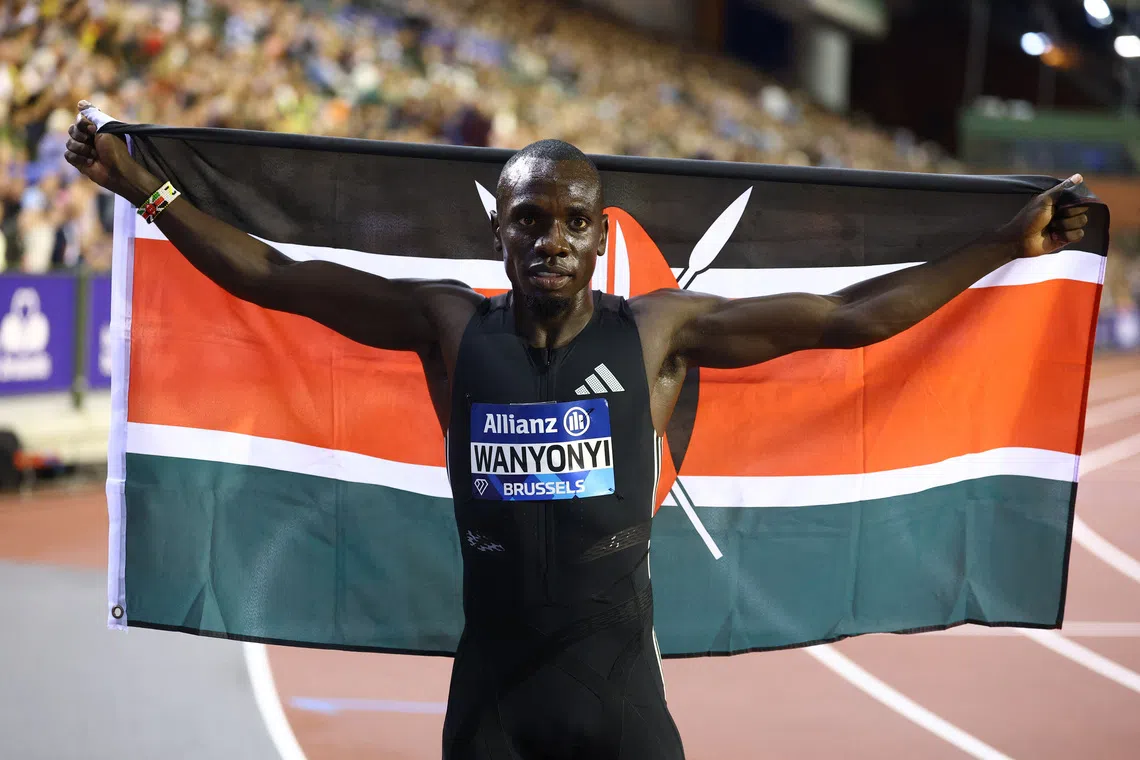 Athletics - Diamond League - Brussels - King Baudouin Stadium, Brussels, Belgium - September 4, 2026  Kenya's Emmanuel Wanyonyi celebrates with a flag after winning the men's 800m final and setting a new meeting record REUTERS/Piroschka Van De Wouw