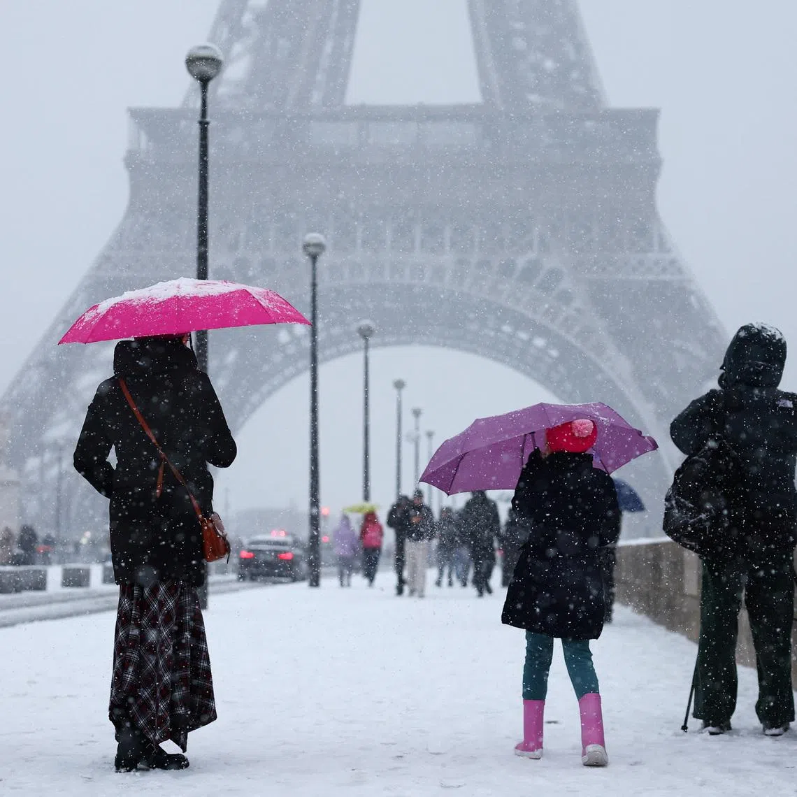 In France, a prolonged cold snap saw freezing temperatures overnight after snow across the Paris region and large parts of the country on Jan 5.