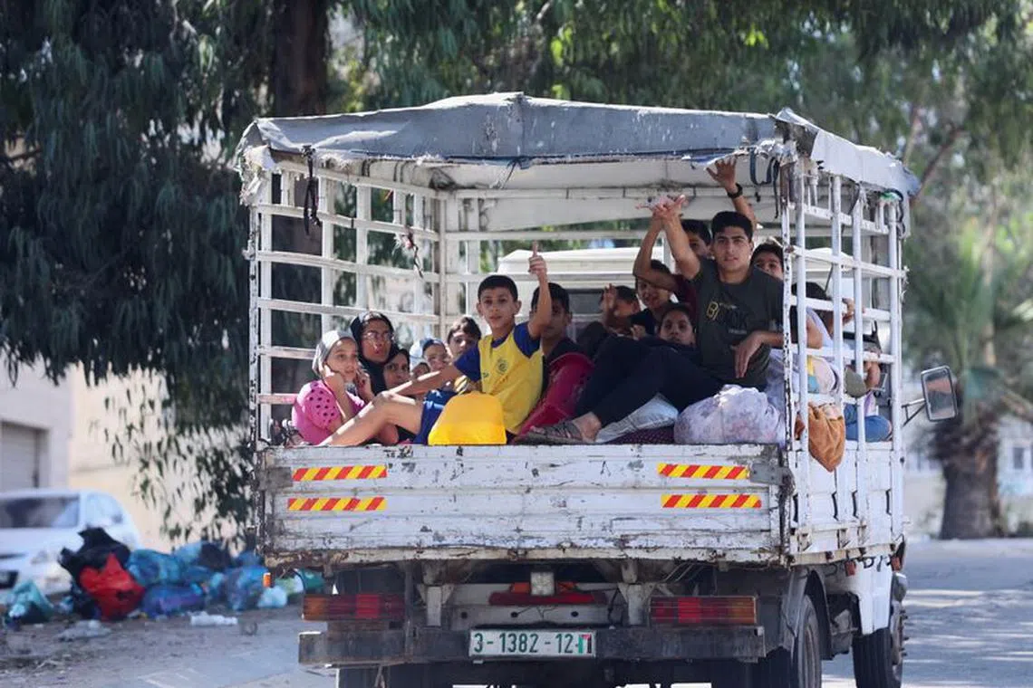 Palestinians flee their houses heading toward the southern part of Gaza Strip after Israel's call for more than 1 million civilians in northern Gaza to move south within 24 hours, amid the Israeli-Palestinian conflict in Gaza City October 13, 2023. REUTERS/Ahmed Zakot/FILE PHOTO