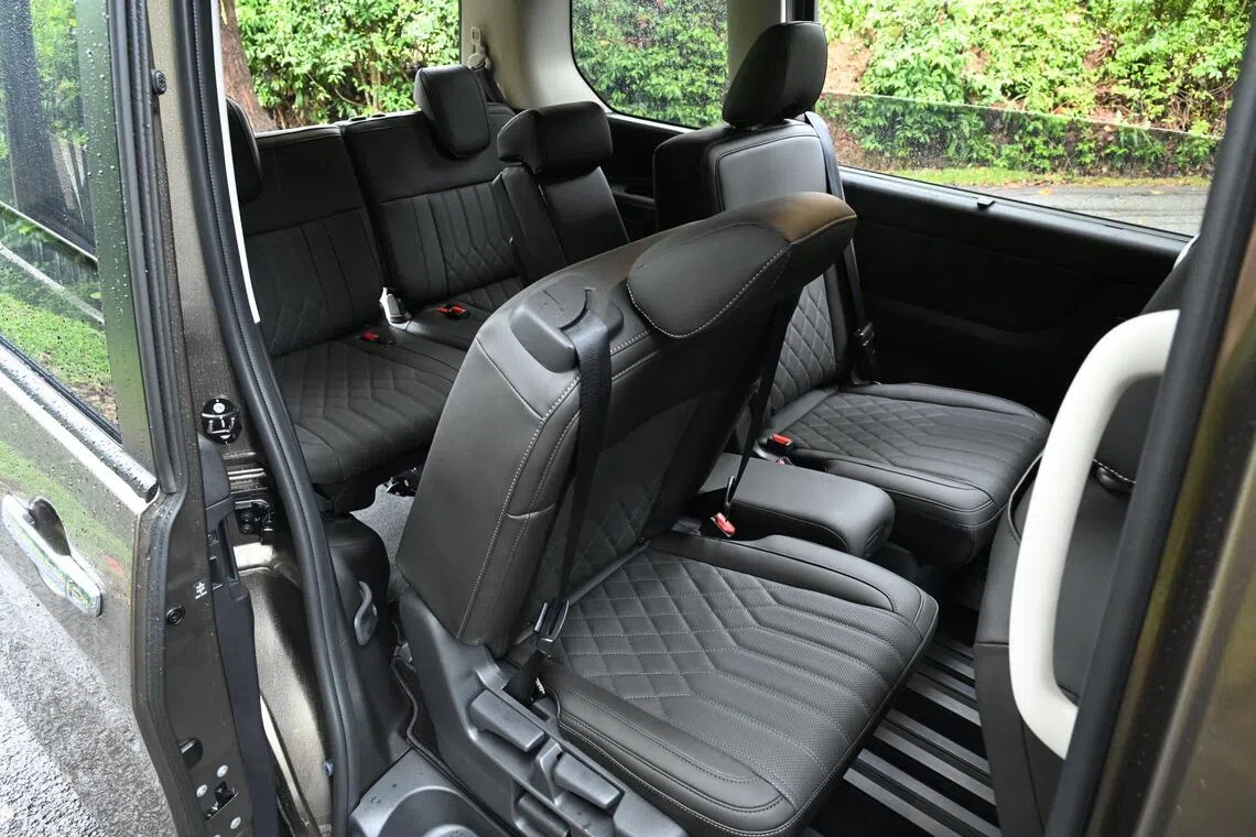 The cushion between the second-row seats forms the eigth seat in the Serena.