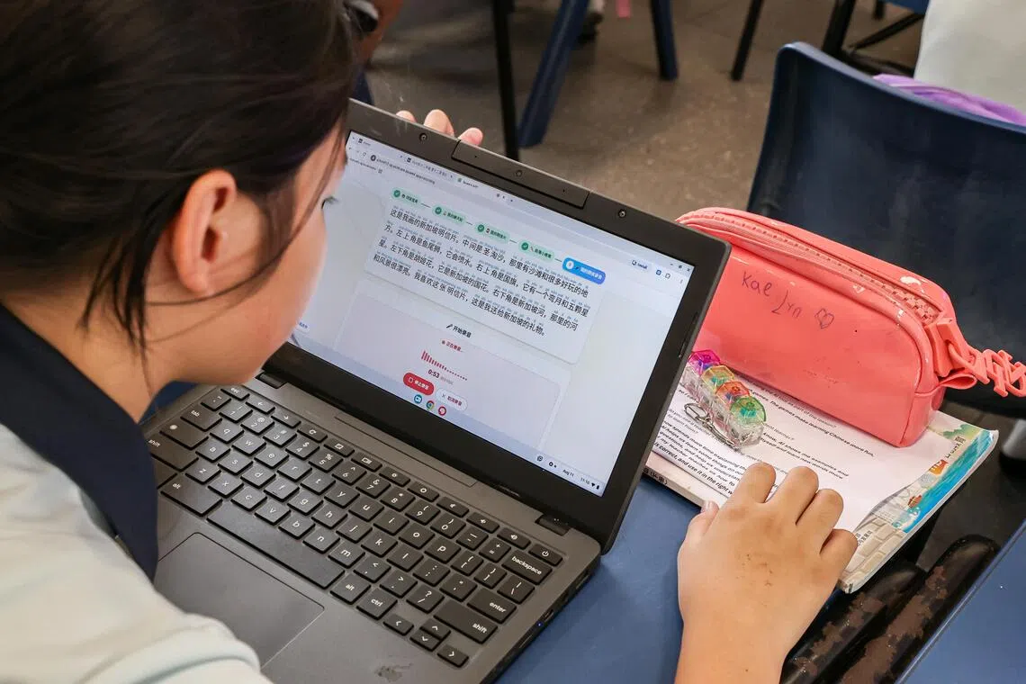 Dazhong Primary School pupil Kaelyn Lim, nine, practising reading a paragraph with the help of the Authoring Co-Pilot tool on the Singapore Student Learning Space during a Chinese lesson.