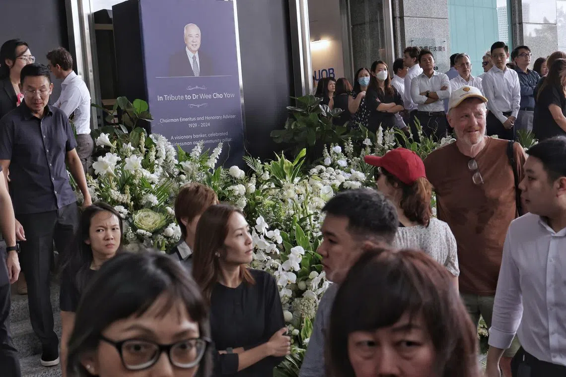 UOB employees and members of the public waiting to pay their final respects to the late Dr Wee Cho Yaw at UOB Plaza Atrium on Feb 7, 2024.