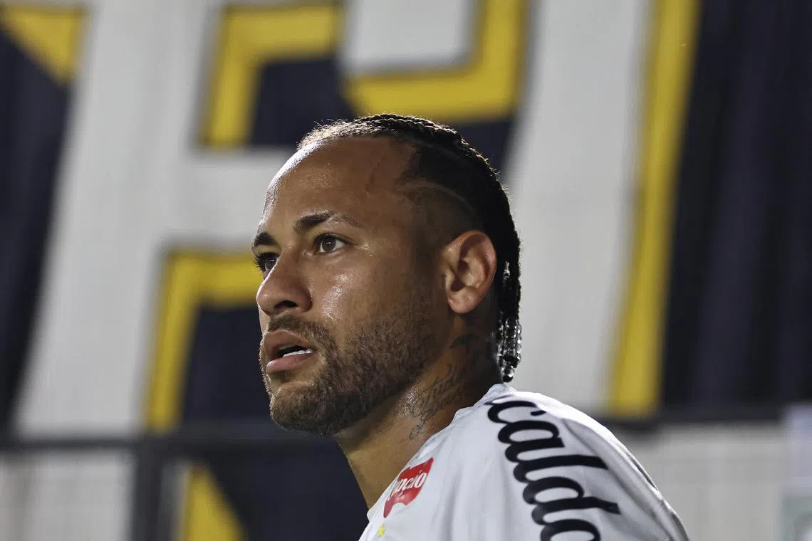 FILE PHOTO: Soccer Football - Brasileiro Championship - Santos v Internacional - Estadio Urbano Caldeira, Santos, Brazil - July 23, 2025 Santos' Neymar during the match REUTERS/Thiago Bernardes/File Photo