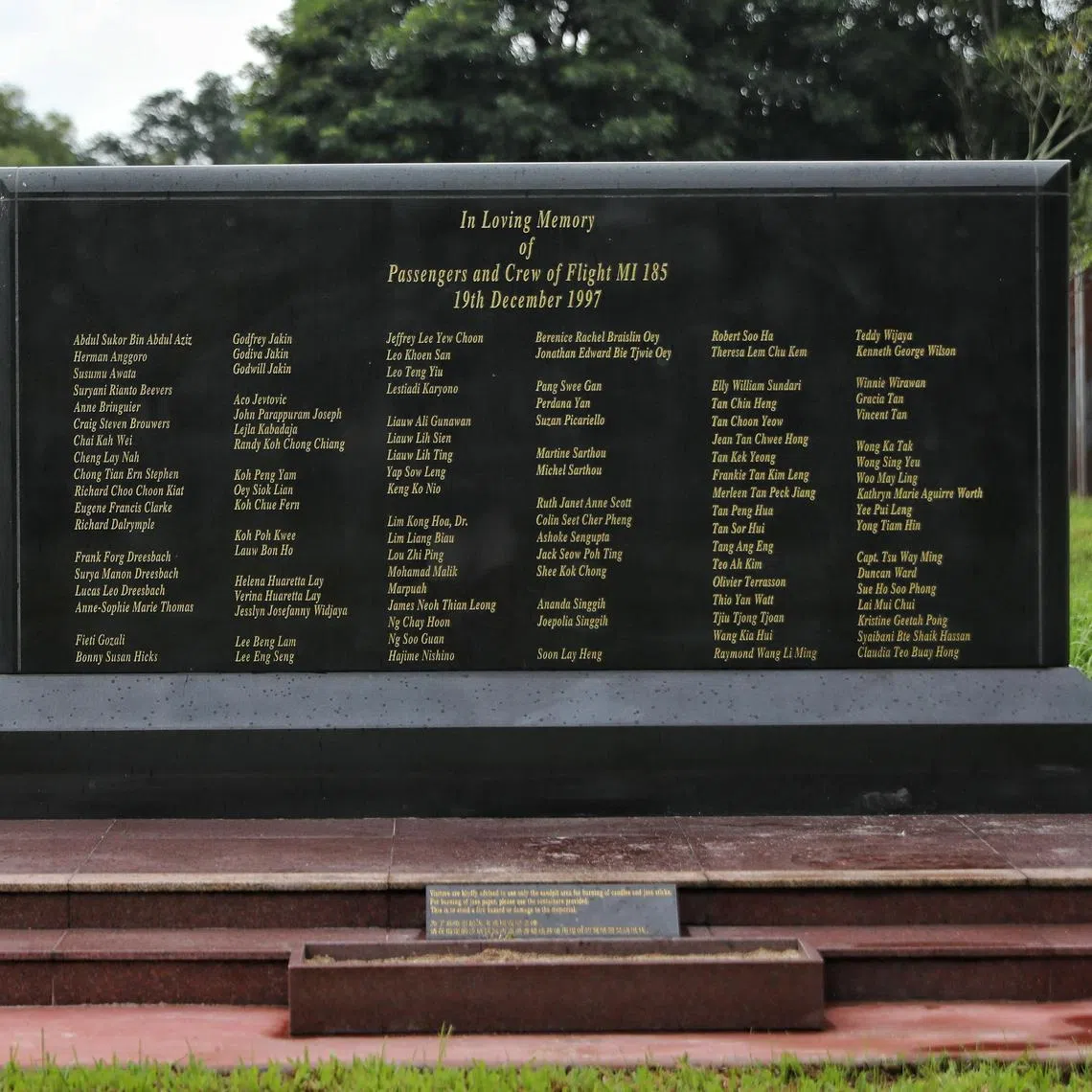 ST20221214_202266270135/Feline Lim/ljsilkair 

SilkAir MI185 Memorial at Old Choa Chu Kang Road in Singapore on 14 Dec 2022.