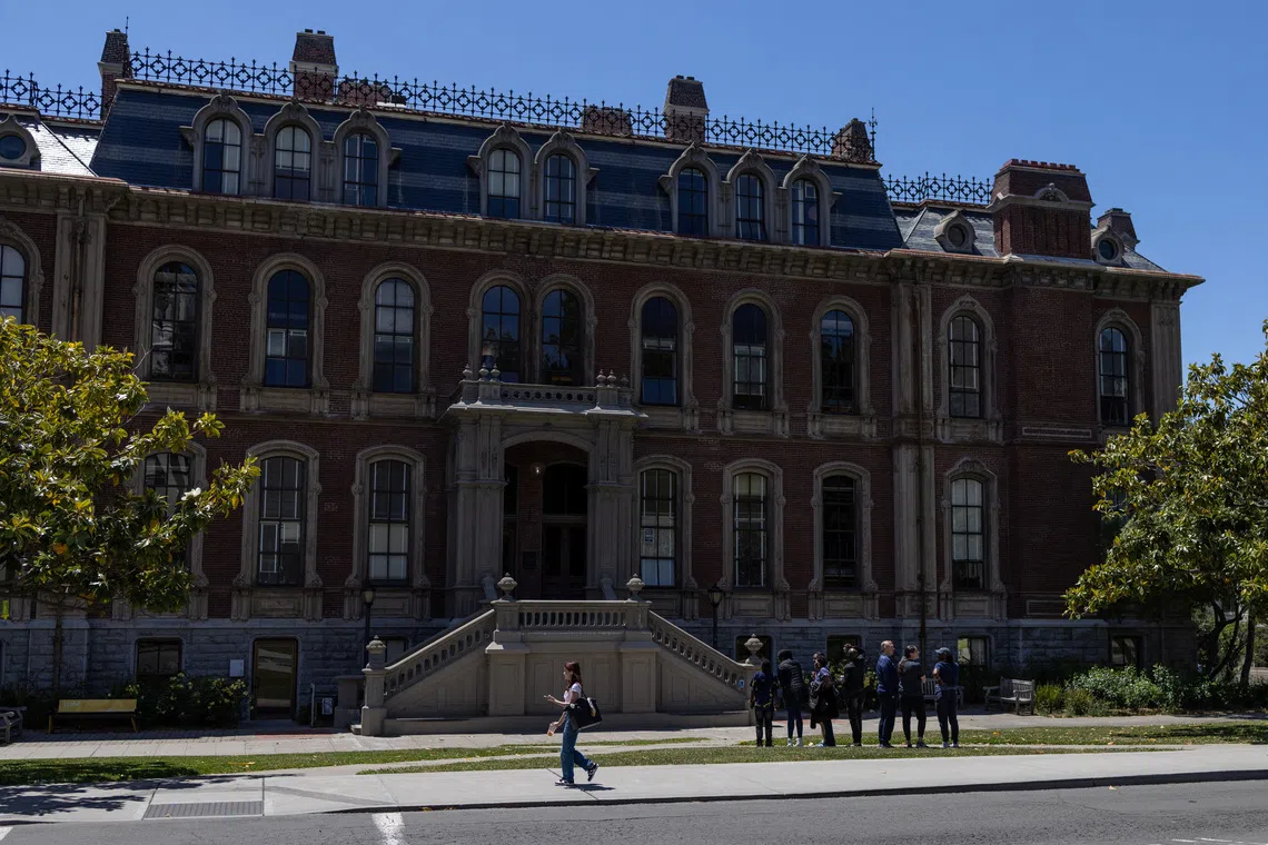 FILE PHOTO: Prospective students tour the University of California, Berkeley campus before beginning of the new semester, in Berkeley, California, U.S., June 8, 2023. REUTERS/Carlos Barria/File photo