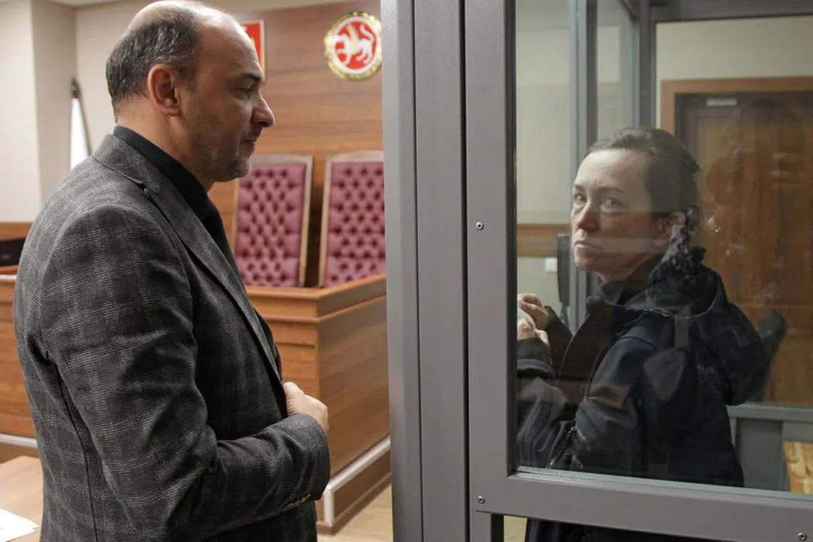 FILE PHOTO: Radio Free Europe/Radio Liberty (RFE/RL) journalist Alsu Kurmasheva, accused of violating Russia's law on foreign agents, talks to her lawyer Edgar Matevosyan as they attend a court hearing in Kazan, Russia October 23, 2023. REUTERS/Alexey Nasyrov/File Photo