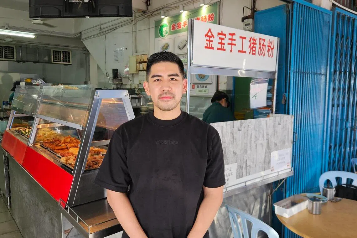 Ming Jii Restaurant’s second-generation owner, Mr Wong Zhi Hao, recommends that first-timers try it with curry sauce, as it enhances the flavour of the Chee Cheong Fun.