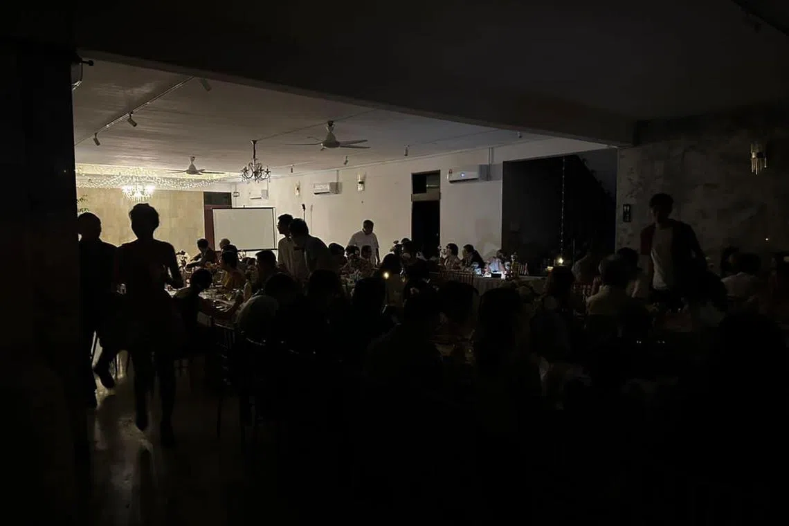 A three-hour power outage at a wedding banquet in Penang, Malaysia, left the bride in tears. 