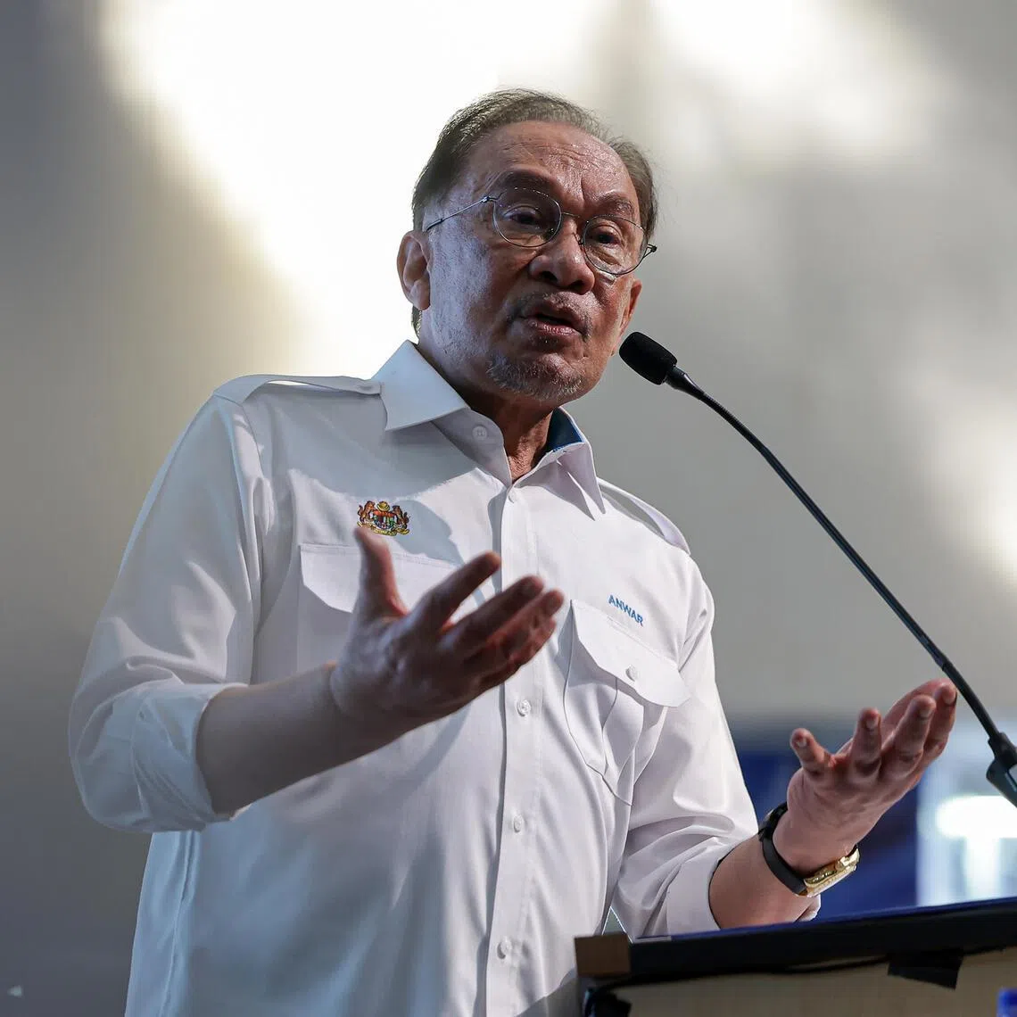 KUALA LUMPUR, 1 Jun -- Perdana Menteri Datuk Seri Anwar Ibrahim menyampaikan ucapan pada Majlis Perasmian Penutupan Pesta Buku Antarabangsa Kuala Lumpur 2025 (PBAKL 2025) di Pusat Dagangan Dunia Kuala Lumpur (WTCKL) hari ini.

-- fotoBERNAMA (2025) HAK CIPTA TERPELIHARA