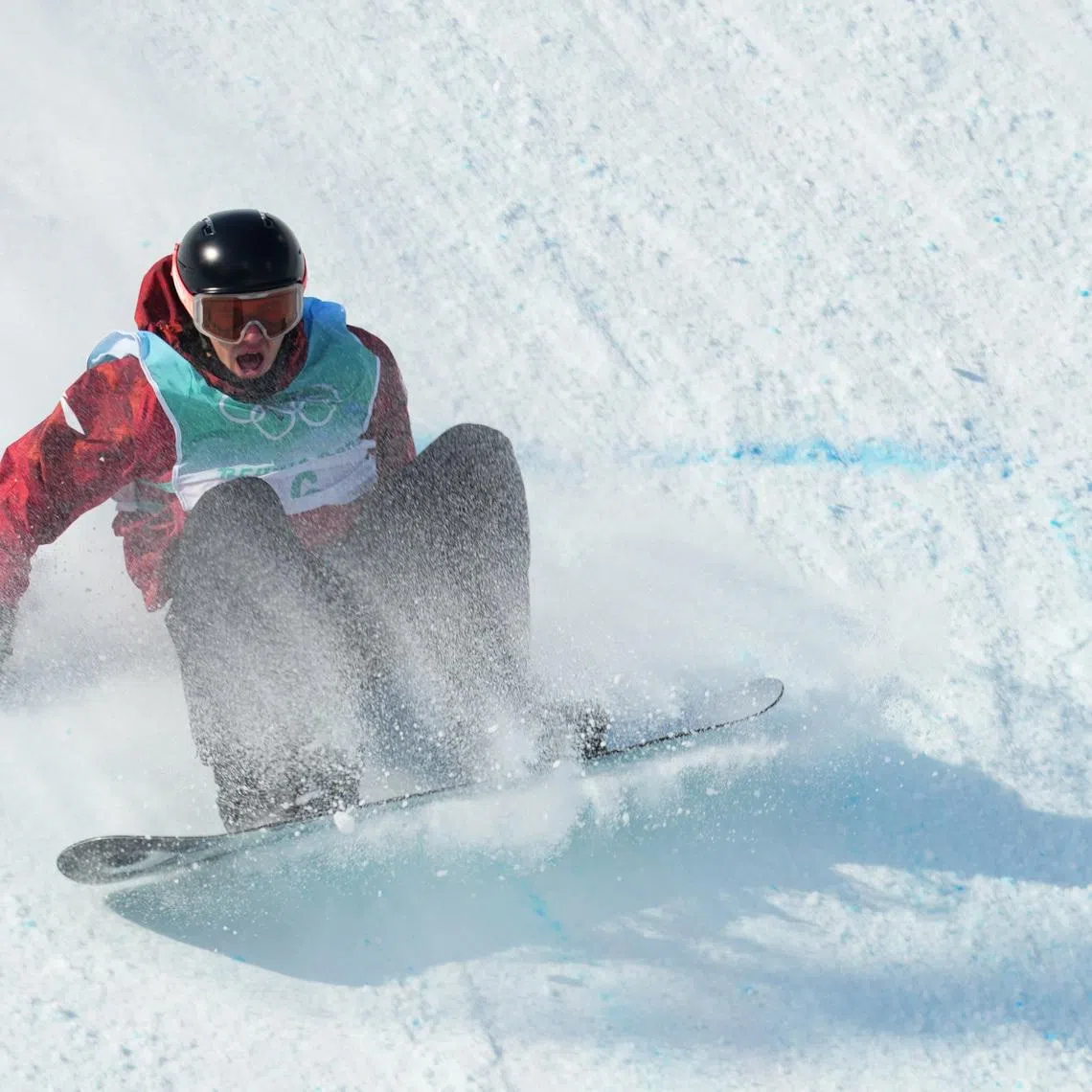 2022 Beijing Olympics - Snowboard - Men's Snowboard Big Air Final - Run 2 - Big Air Shougang, Beijing, China - February 15, 2022. Mark McMorris of Canada reacts as he falls during his run. REUTERS/Aleksandra Szmigiel
