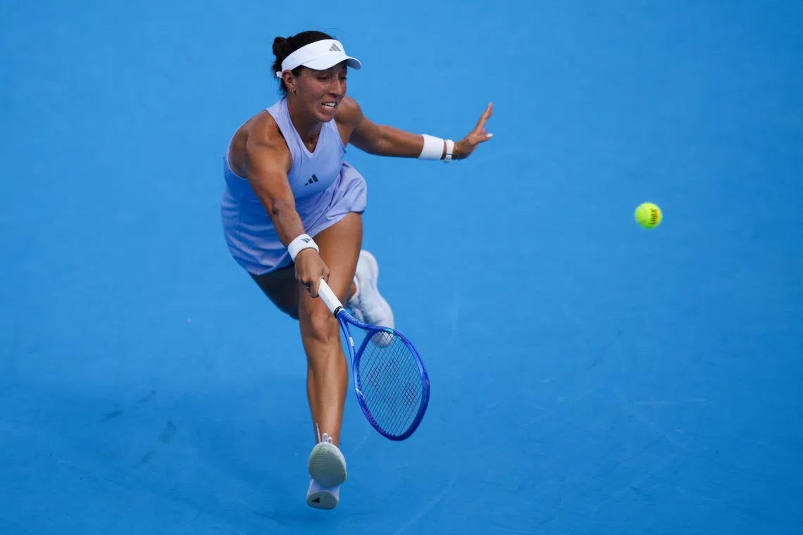 Aug 22, 2026; Mason, OH, USA;  Jessica Pegula (USA) returns a shot against Iga Swiątek (POL) during the Cincinnati Open at Lindner Family Tennis Center. Mandatory Credit: Aaron Doster-Imagn Images