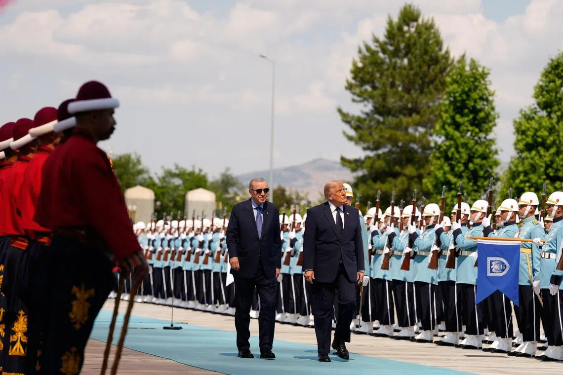 وطن نيوز – فرحة تركية: ترامب يستمتع بترحيب أردوغان الفخم