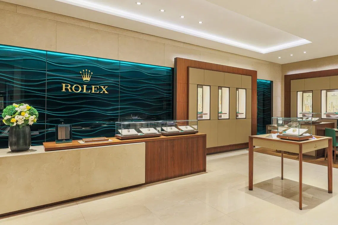 Overall prices for 13 gold-cased Rolex models are broadly flat since April amid a slump in bullion prices.
