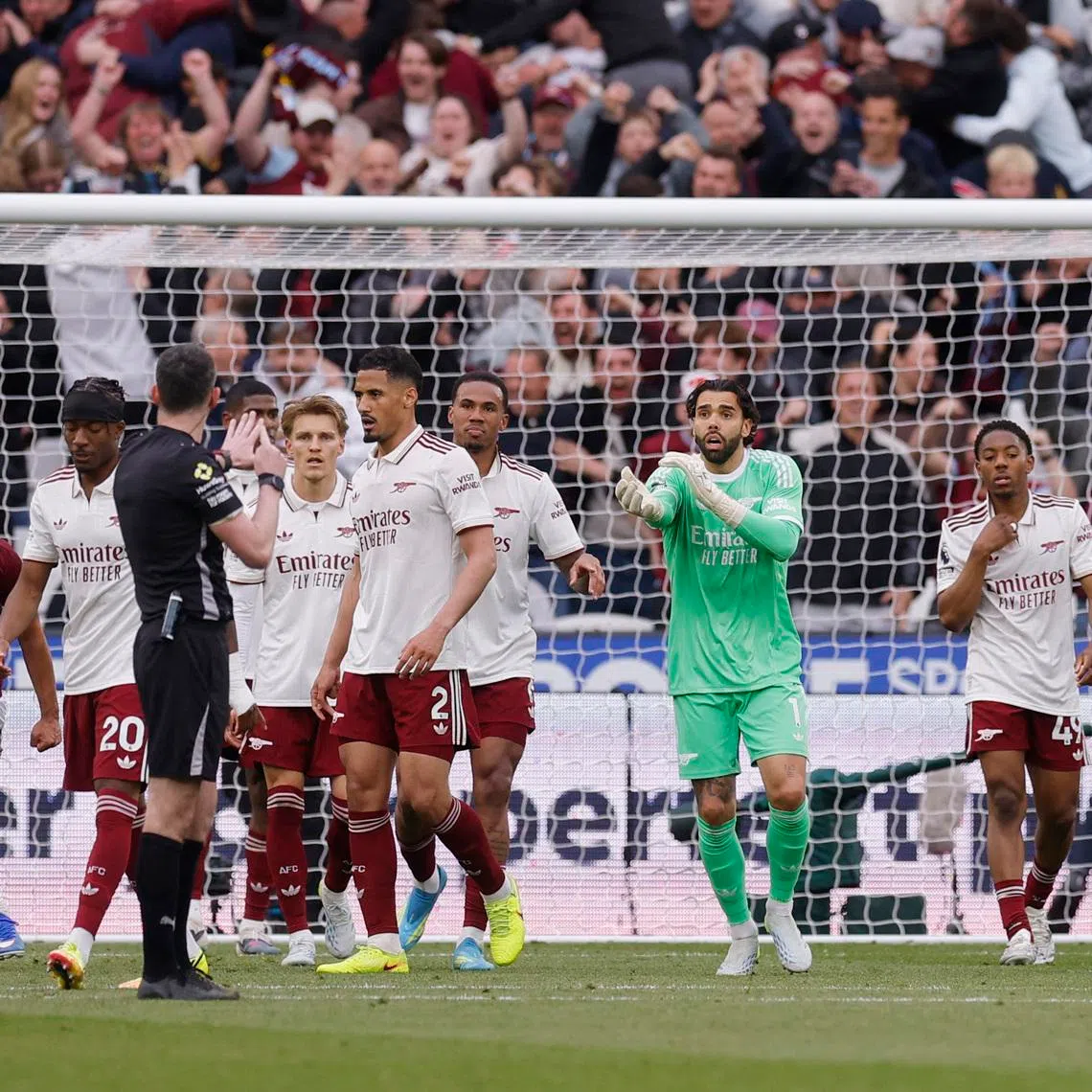 Soccer Football - Premier League - West Ham United v Arsenal - London Stadium, London, Britain - May 10, 2026 Arsenal's David Raya remonstrates with referee Chris Kavanagh after West Ham United's Callum Wilson scores their first goal Action Images via Reuters/Andrew Couldridge