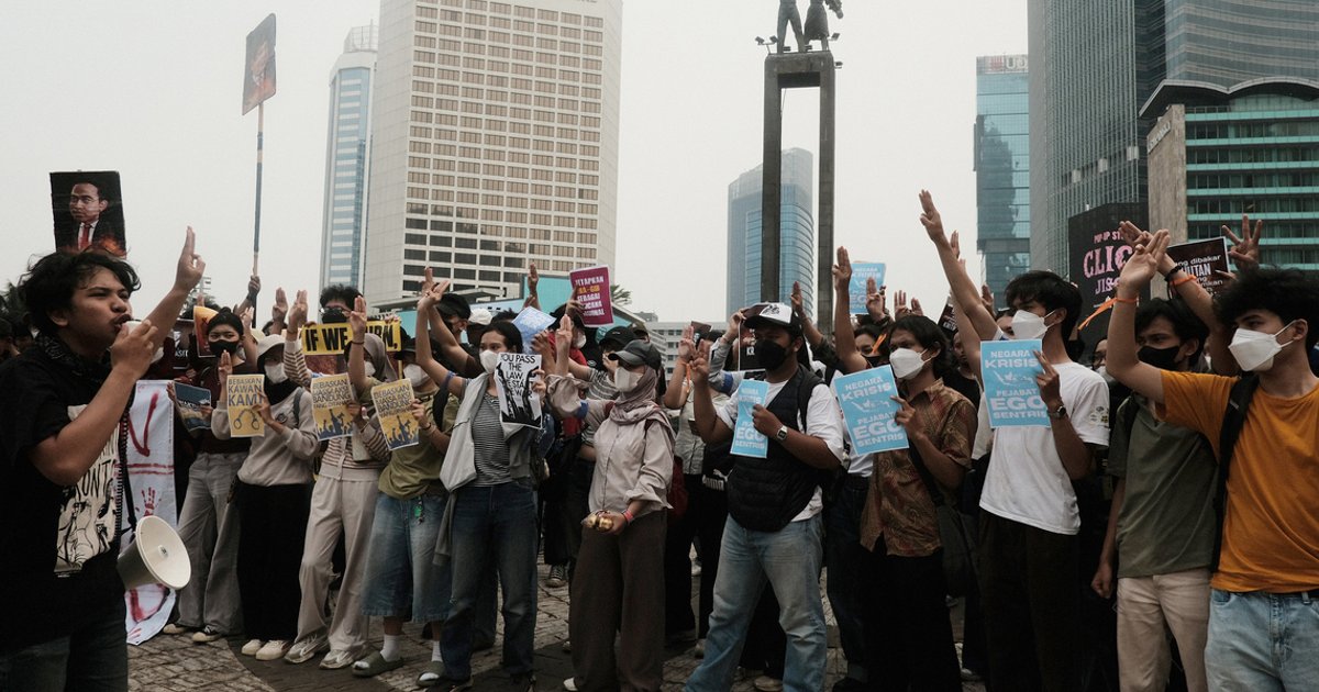 Thousands of protesters rally in Jakarta against haze, rising living costs - The Straits Times