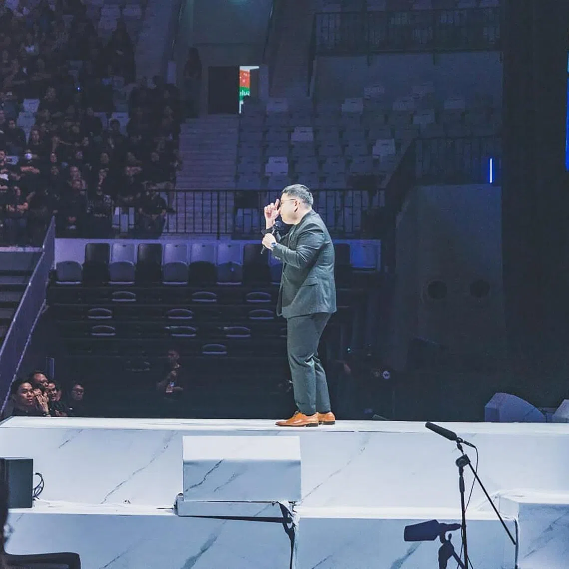 ktcomedy - Indonesian comedian Ben Dhanio performs at a stand-up comedy show.


CREDIT: COURTESY OF BEN DHANIO