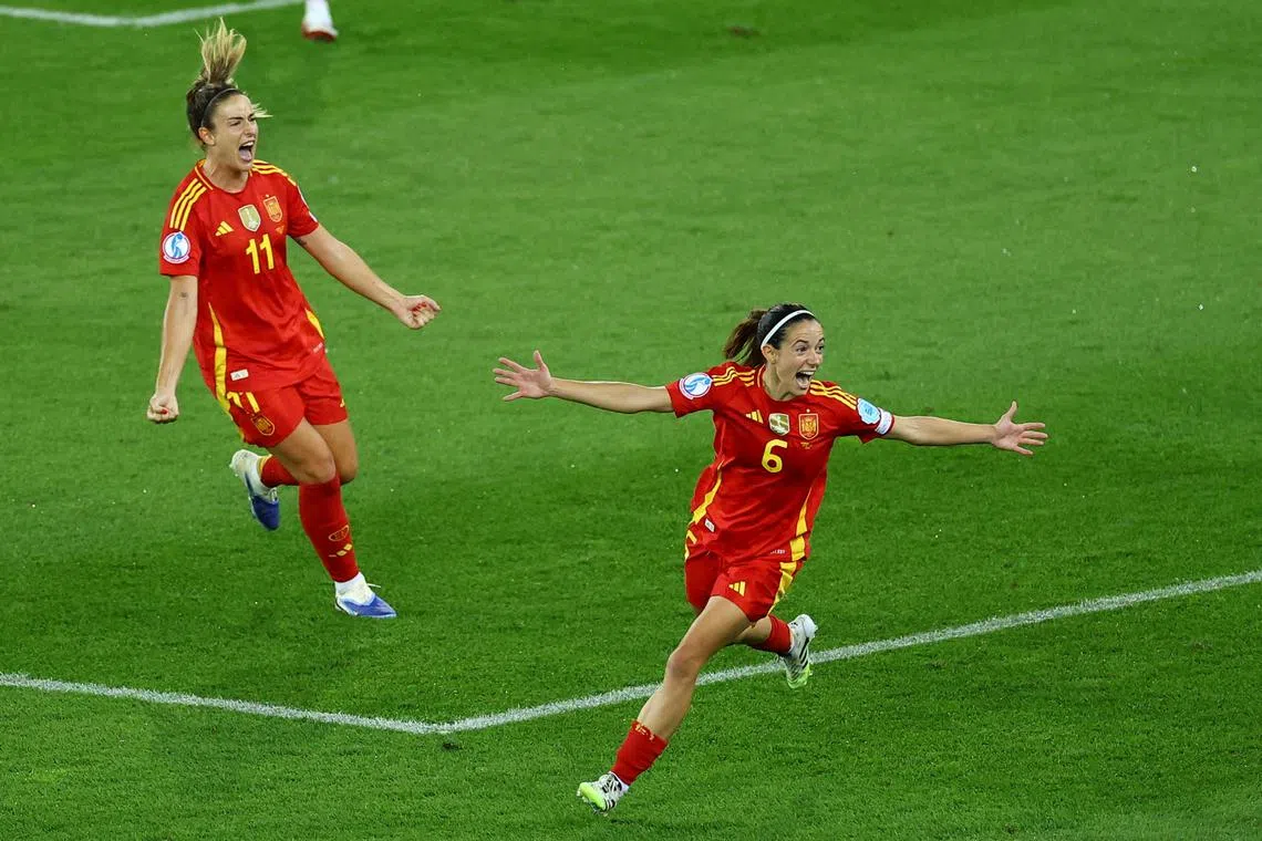 Soccer Football - UEFA Women's Euro 2025 - Semi Final - Germany v Spain - Stadion Letzigrund, Zurich, Switzerland - July 23, 2025 Spain's Aitana Bonmati celebrates scoring their first goal with Alexia Putellas REUTERS/Piroschka Van De Wouw     TPX IMAGES OF THE DAY