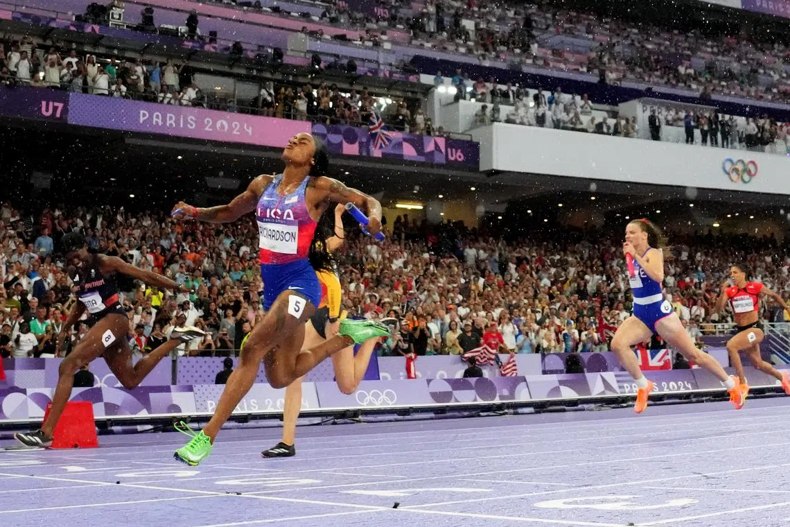 Paris 2024 Olympics - Athletics - Women's 4 x 100m Relay Final - Stade de France, Saint-Denis, France - August 09, 2024. Sha'Carri Richardson of United States crosses the line to win gold. REUTERS/Fabrizio Bensch