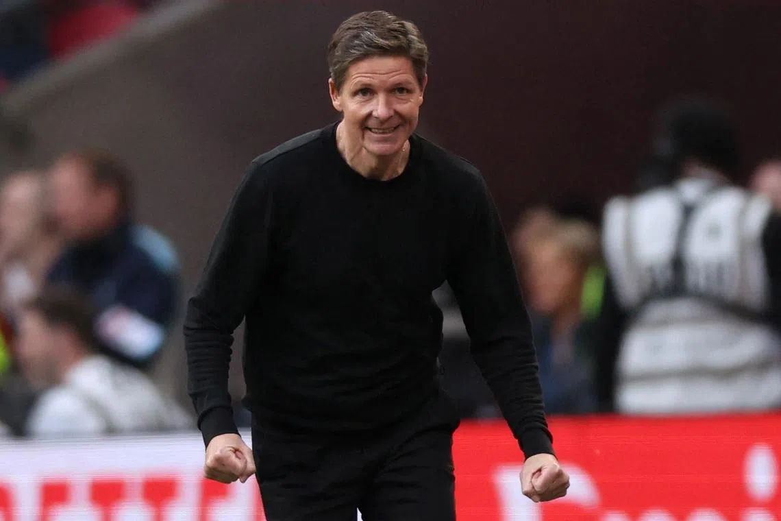 Soccer Football - FA Cup - Semi Final - Crystal Palace v Aston Villa - Wembley Stadium, London, Britain - April 26, 2025 Crystal Palace manager Oliver Glasner celebrates after Ismaila Sarr scores their third goal REUTERS/David Klein