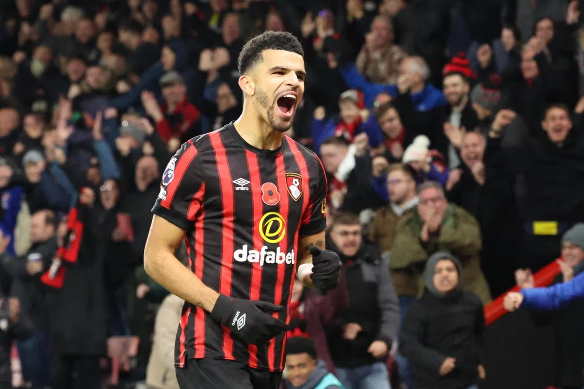 Bournemouth's Dominic Solanke celebrates scoring their first goal REUTERS/Ian Walton NO USE WITH UNAUTHORIZED AUDIO, VIDEO, DATA, FIXTURE LISTS, CLUB/LEAGUE LOGOS OR 'LIVE' SERVICES. ONLINE IN-MATCH USE LIMITED TO 45 IMAGES, NO VIDEO EMULATION. NO USE IN BETTING, GAMES OR SINGLE CLUB/LEAGUE/PLAYER PUBLICATIONS.