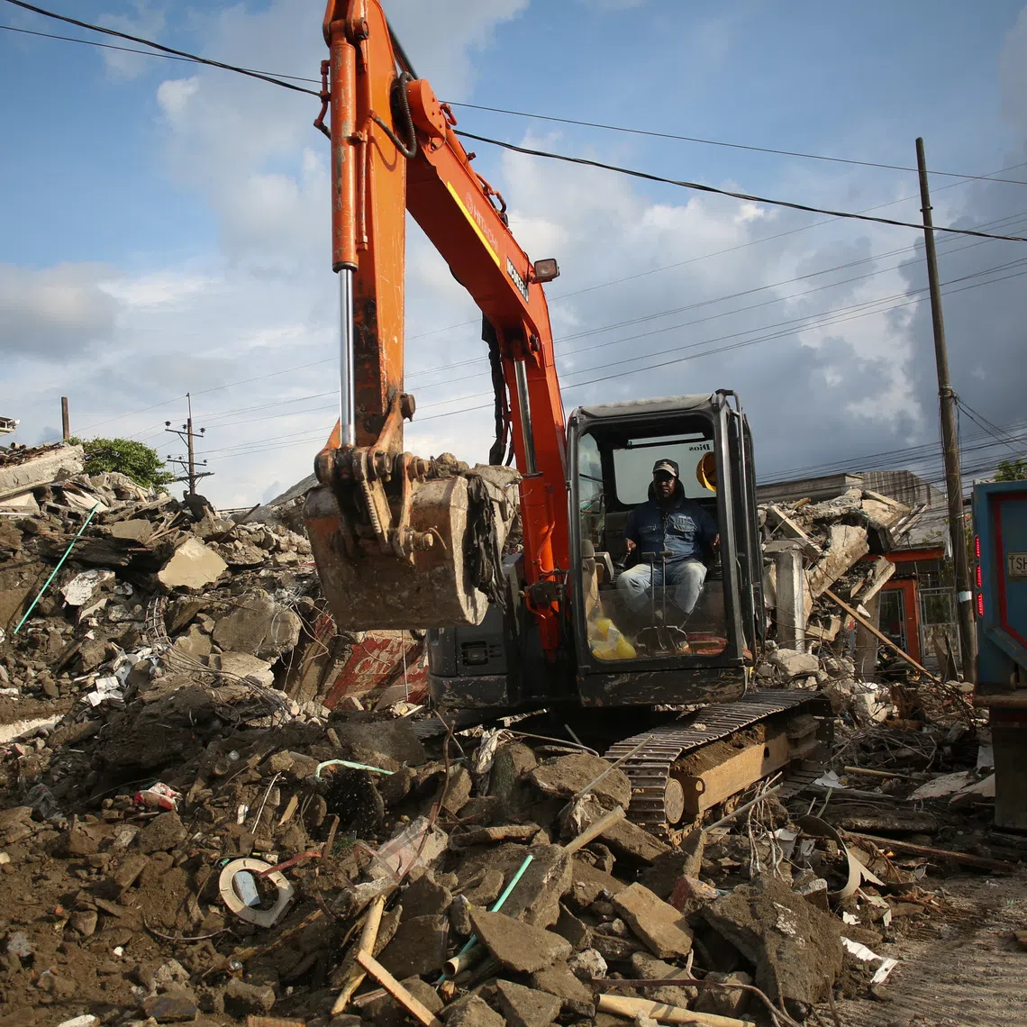 A man operates an excavator in the aftermath of an earthquake in Quibdo, Colombia, August 14, 2026. REUTERS/Juan David Duque