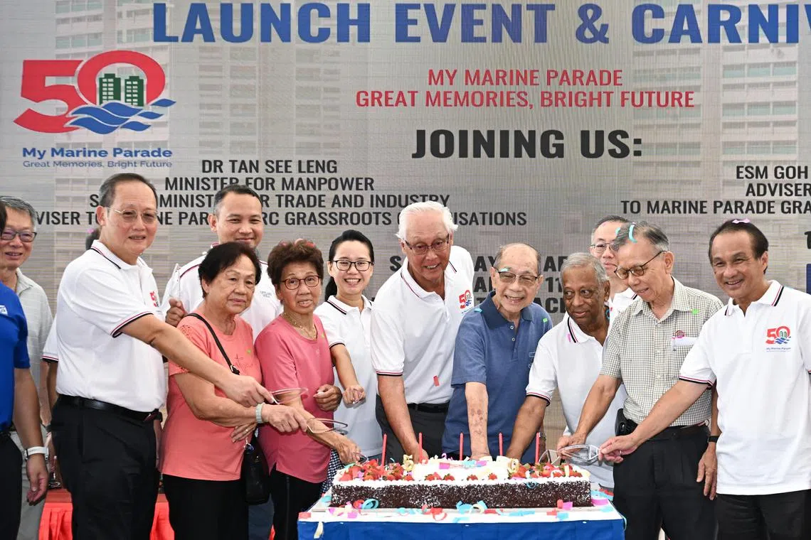 Minister for Manpower, Second Minister for Trade and Industry and Adviser to Marine Parade GRC Grassroots Organisations (GROs), Dr Tan See Leng, and Emeritus Senior Minister and Adviser Emeritus to Marine Parade GROs, Mr Goh Chok Tong, together with Dr Choo Pei Ling, Organising Chairperson for Marine Parade @ 50 Launch Event and Carnival.