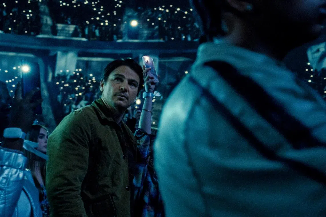 afpjosh04 - Josh Hartnett in Trap

source/copyright: WBEI
free for publicity use
upload into Life folder