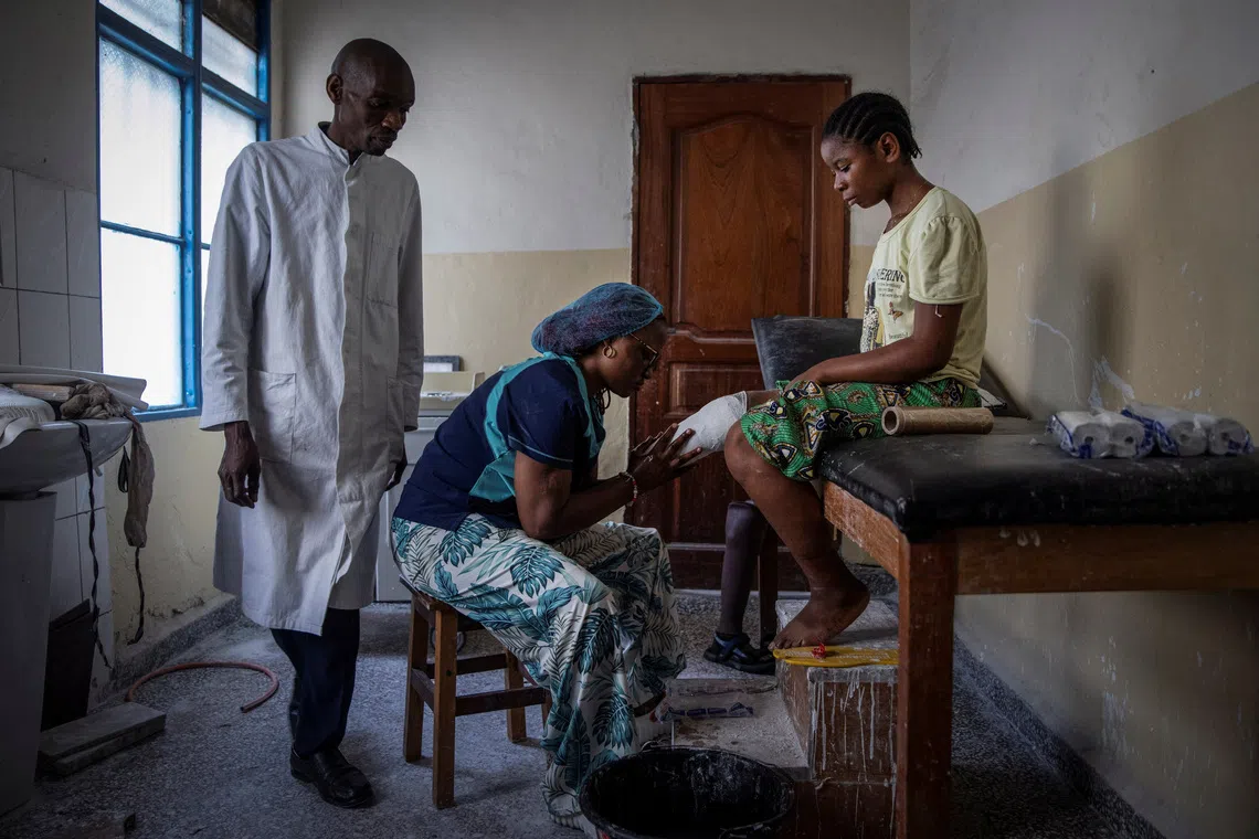 Ortho-prosthetist Wivine Kavira Mukata, 28, prepares the prosthesis mold for Ajuamungu Kikoba, 17, a patient who came to the Shirika la Umoja orthopedic center for a prosthesis change in Goma, North Kivu Province, eastern Democratic Republic of Congo, August 20, 2025. Kikoba lost her leg in the clashes between M23 rebels and the Congolese army. REUTERS/Arlette Bashizi