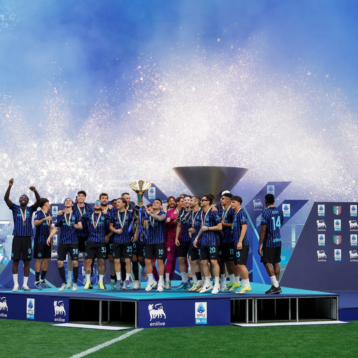 FILE PHOTO: Soccer Football - Serie A - Inter Milan v Hellas Verona - San Siro, Milan, Italy - May 17, 2026 Inter Milan's Lautaro Martinez lifts the trophy as he celebrates with teammates after winning Serie A REUTERS/Remo Casilli/ File Photo