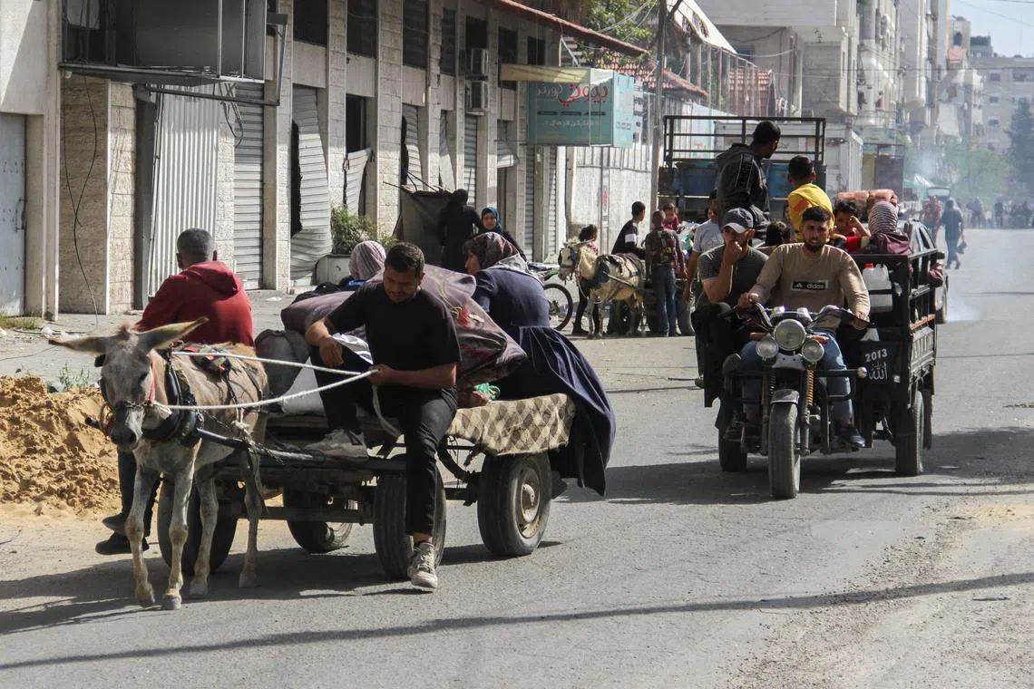 Displaced Palestinians, who fled Jabalia after the Israeli military called on residents to evacuate, make their way towards Gaza City, amid the ongoing conflict between Israel and Hamas, May 12, 2024. REUTERS/Mahmoud Issa/ File Photo